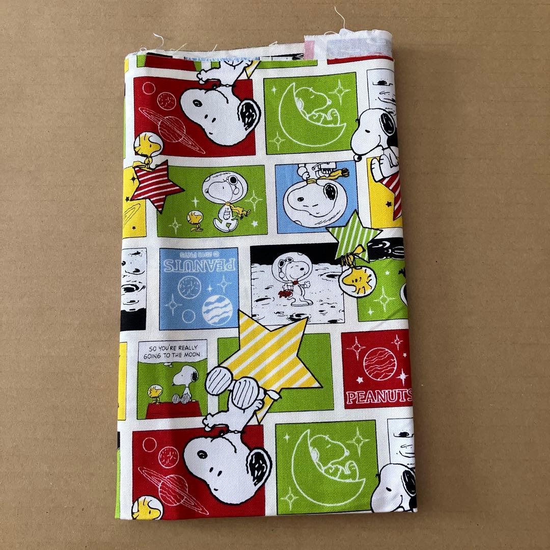 スヌーピー　布　生地　はぎれ　宇宙柄