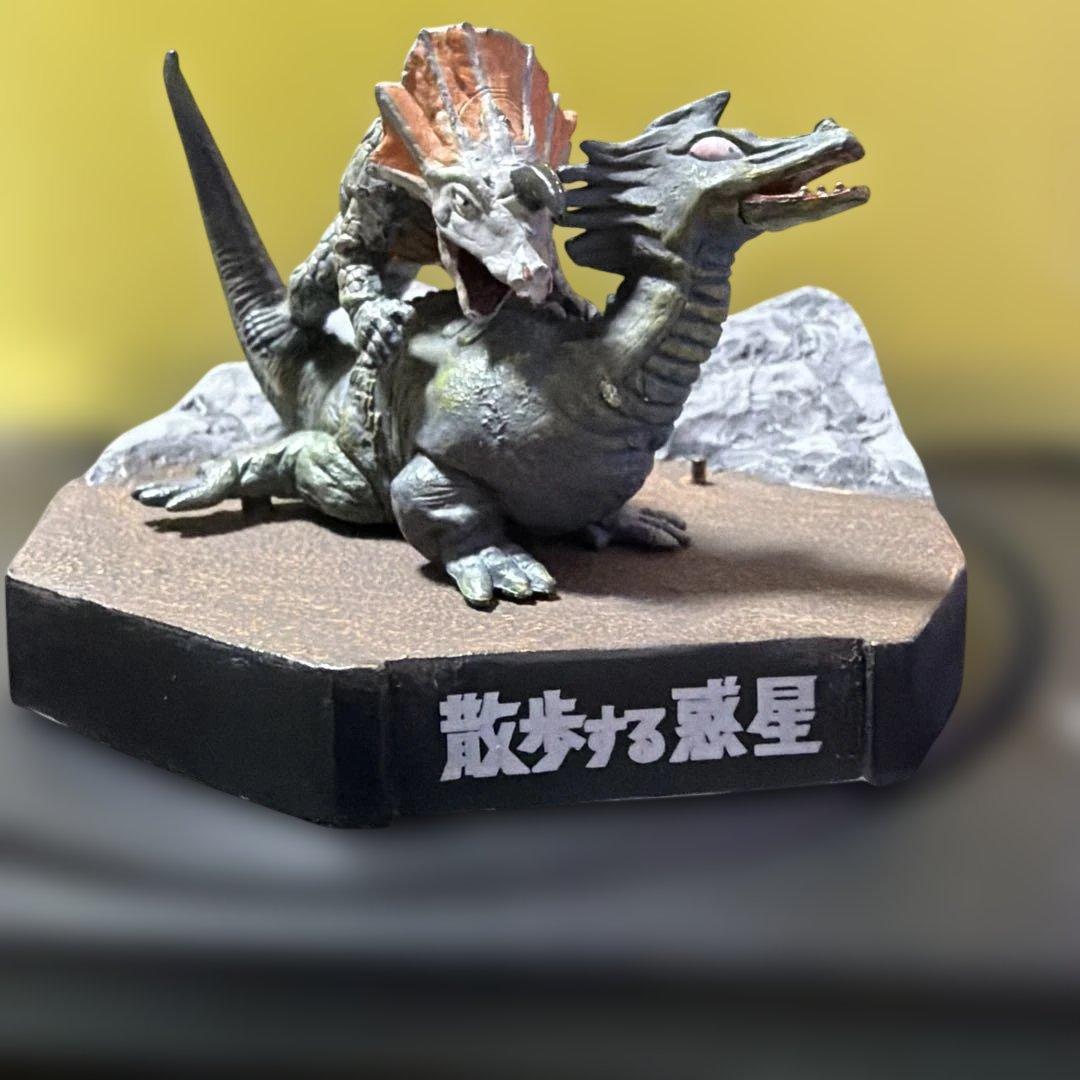 ウルトラ怪獣戯画　散歩する惑星