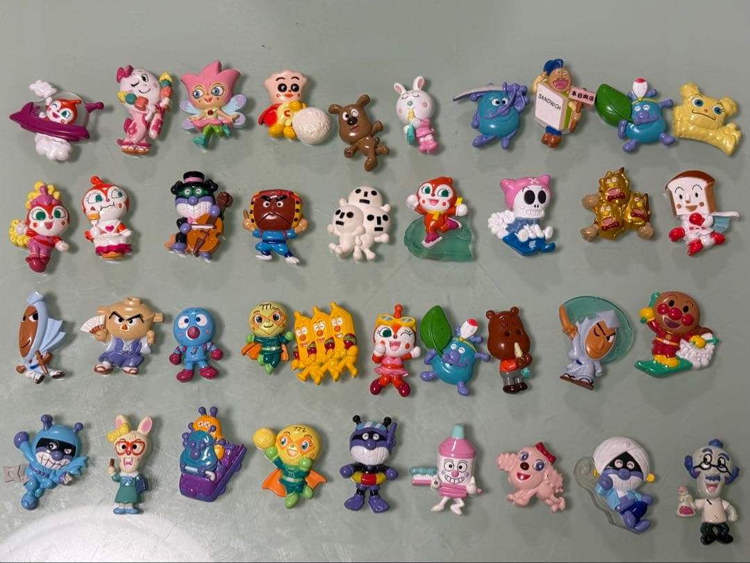 アンパンマンキャラクター マグネット約40体有些许损伤或污渍